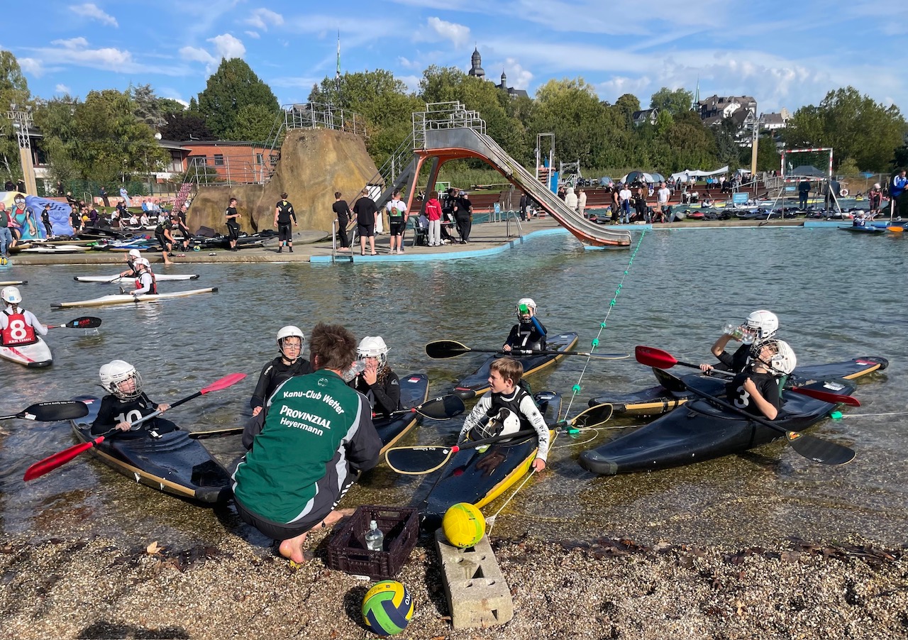 „XXL-Harkort Cup“ im Naturfreibad: KC Wetter feierte mit Gästen aus ganz Deutschland das Saisonfinale im Kanupolo